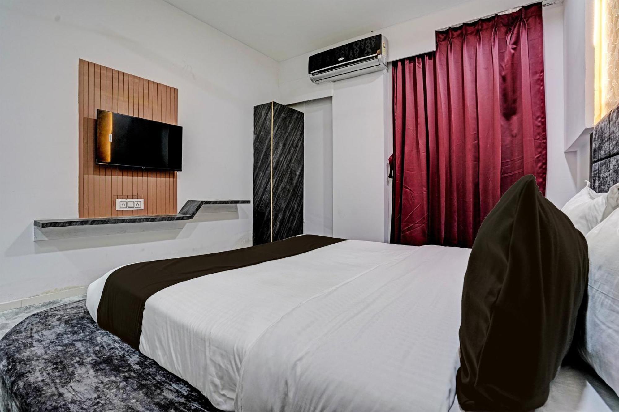 Hotel O Star Galaxy Surat Exterior foto